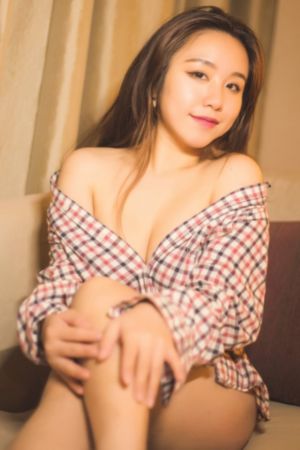 漂亮人妻被夫上司强上-花絮高清视频播放